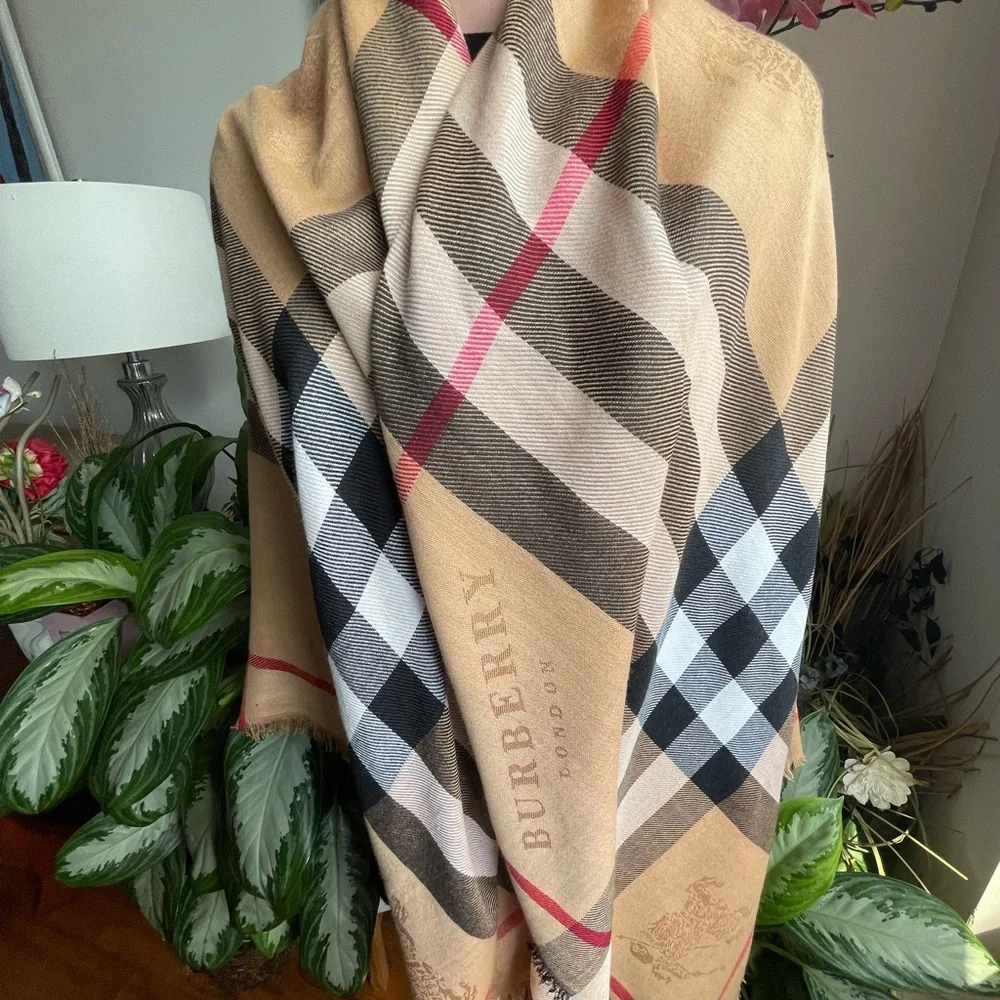 Burberry Prorsum Wrap Shawl. - Picture 12 of 16